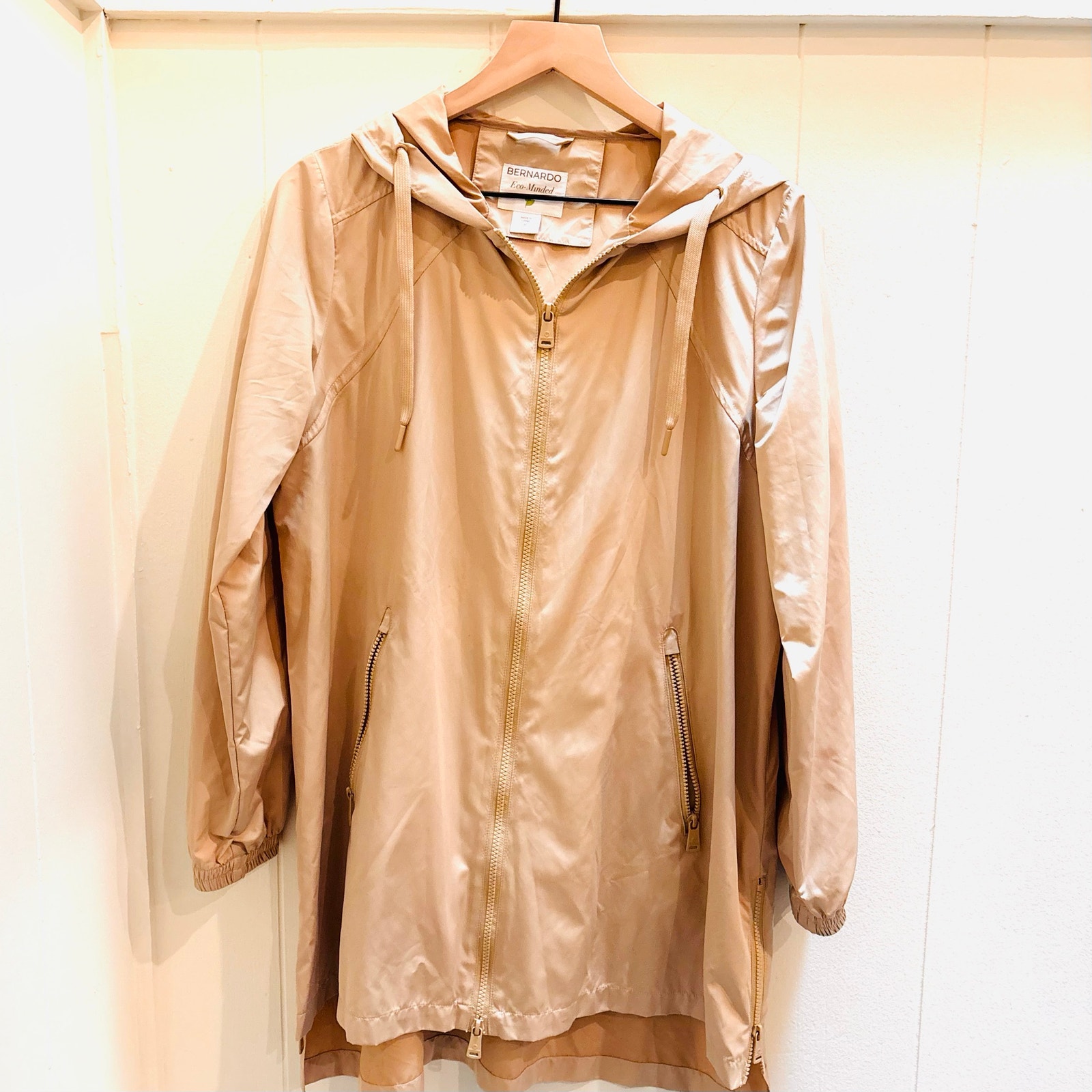 Bernardo Beige Long Lightweight Raincoat- Size M Minimalist
